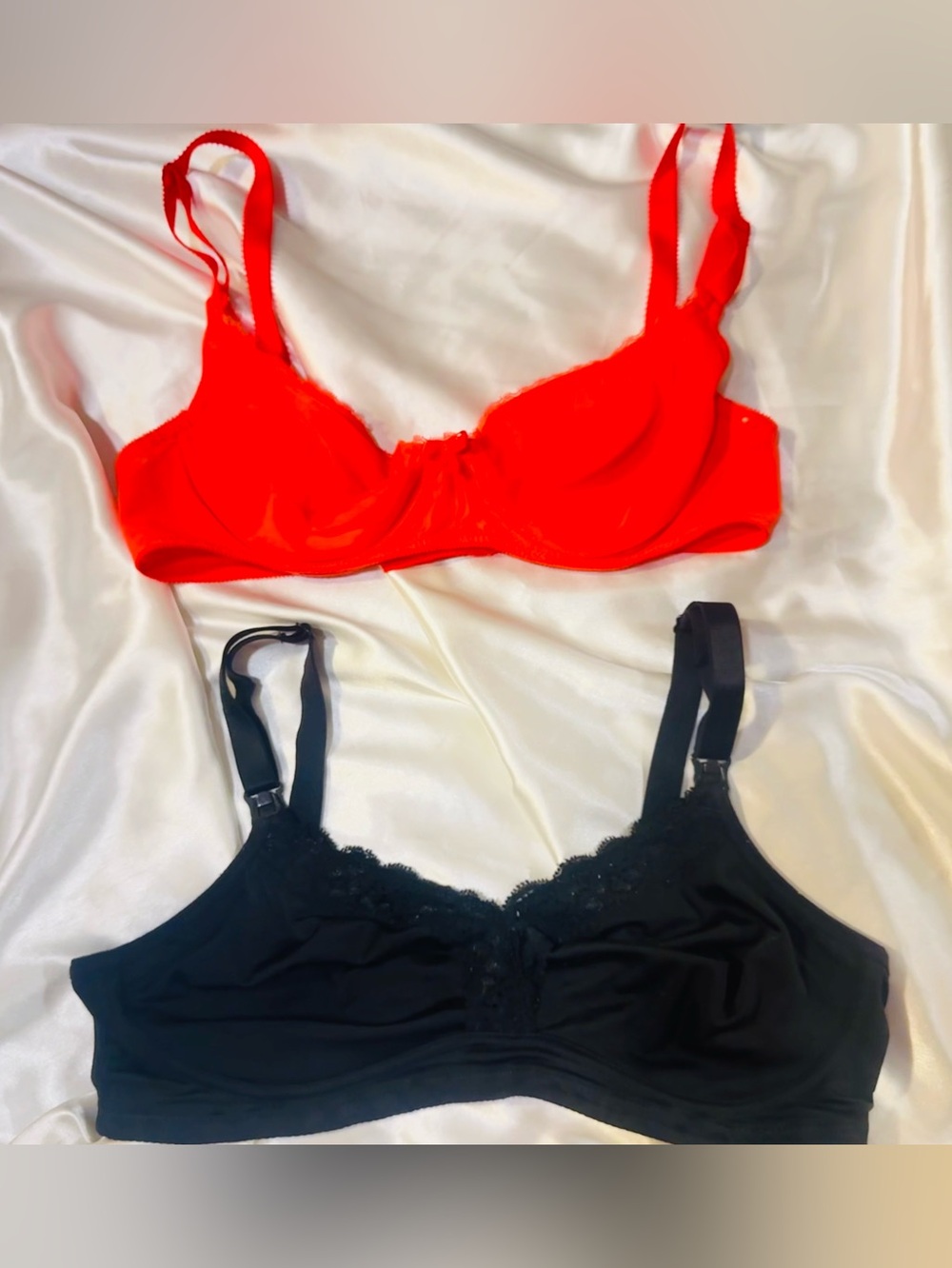 👑 Size 34B Vintage Bundle of 2 Bras Vanity Fair Red and Black Bra Duo